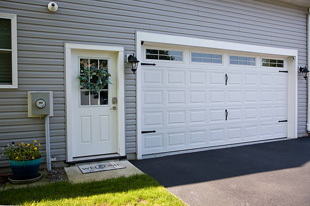 24/7 Emergency Garage Door Roller Replacement experts in Manhattan, NY